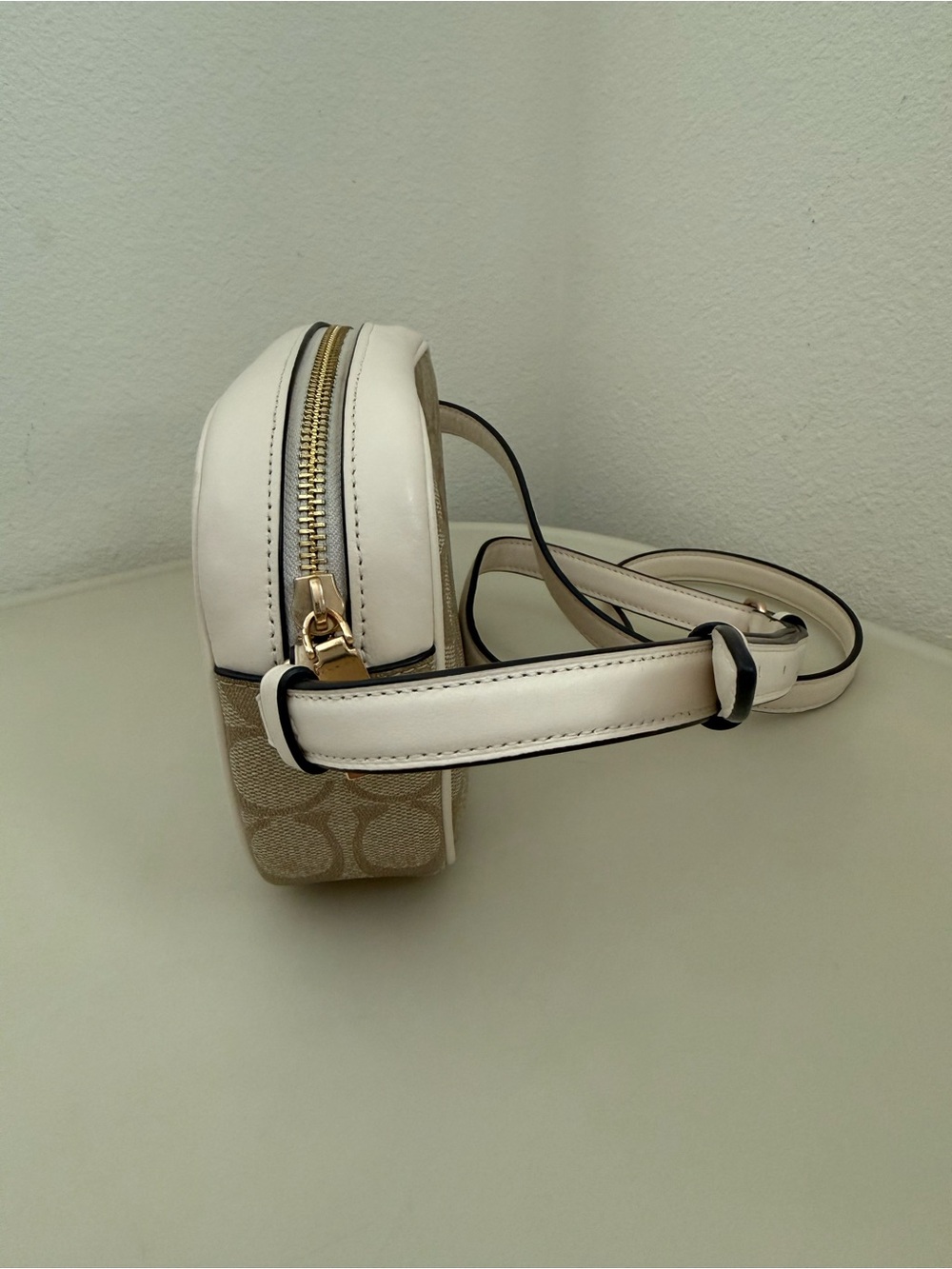 Coach Beige Signature Canvas Crossbody with white outline - Picture 4 of 8